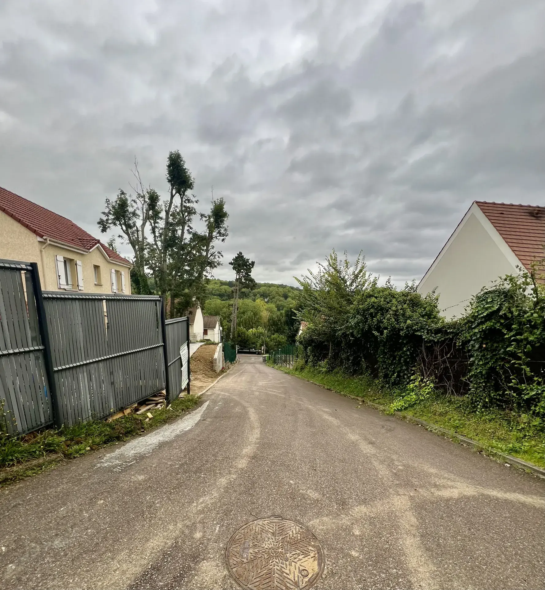 Terrain constructible à Hardricourt avec vue sur Vexin et permis validé 