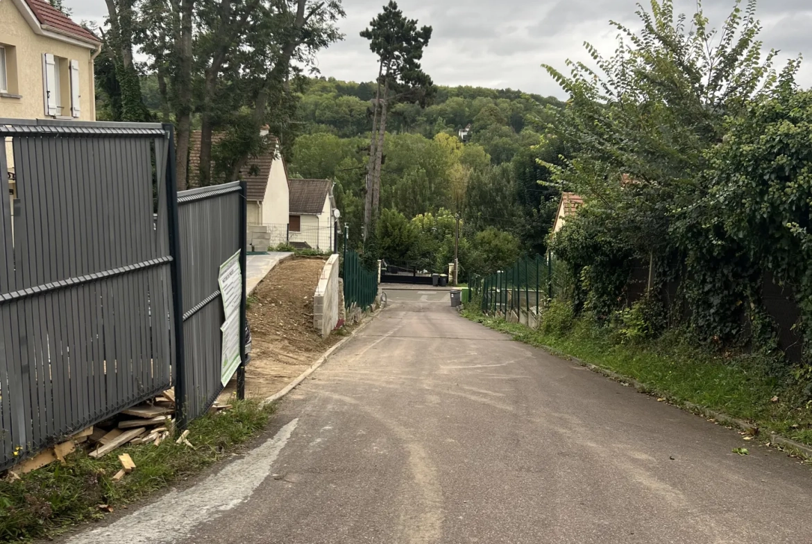 Terrain constructible à Hardricourt avec vue sur Vexin et permis validé 
