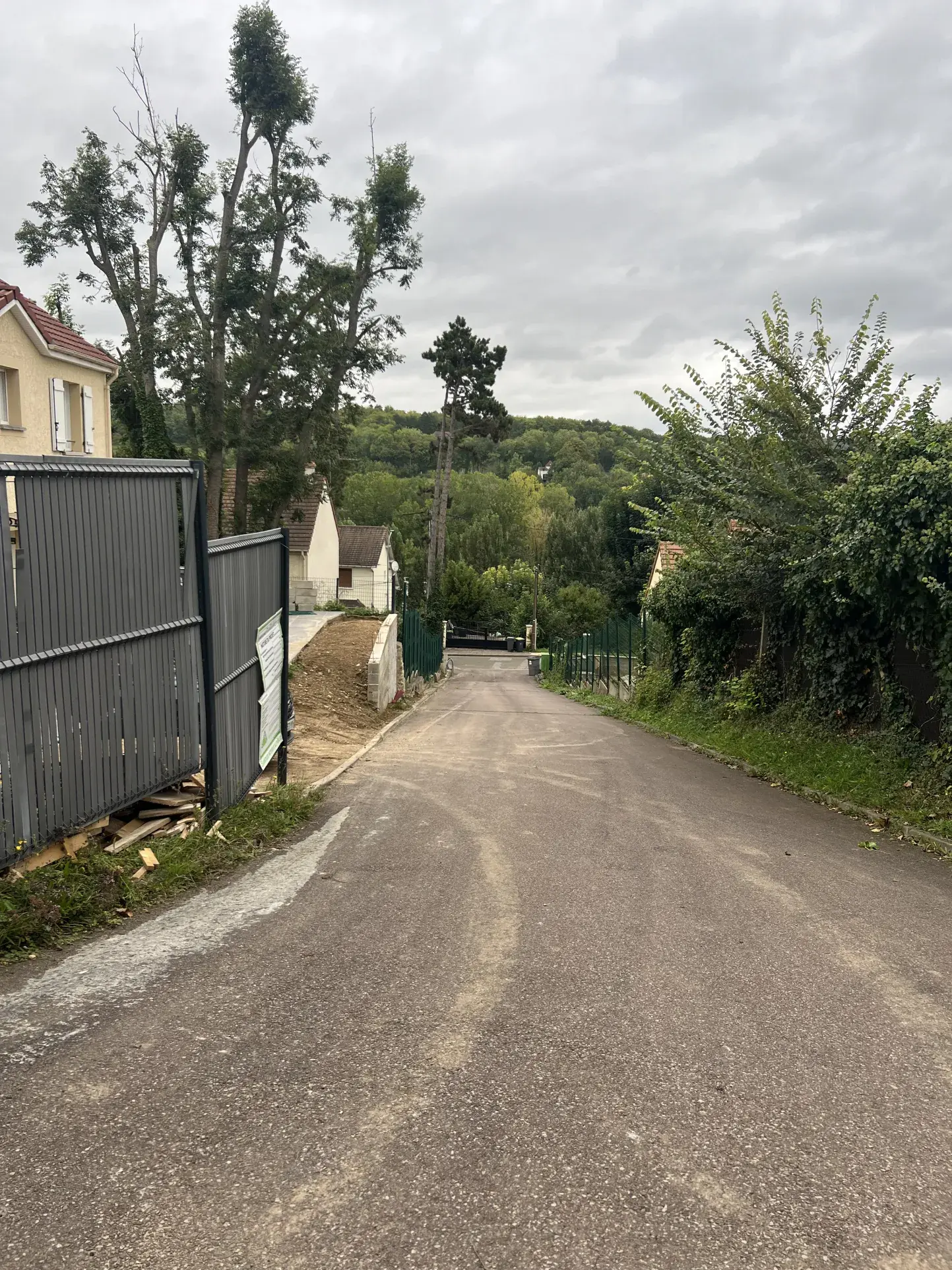 Terrain constructible à Hardricourt avec vue sur Vexin et permis validé 