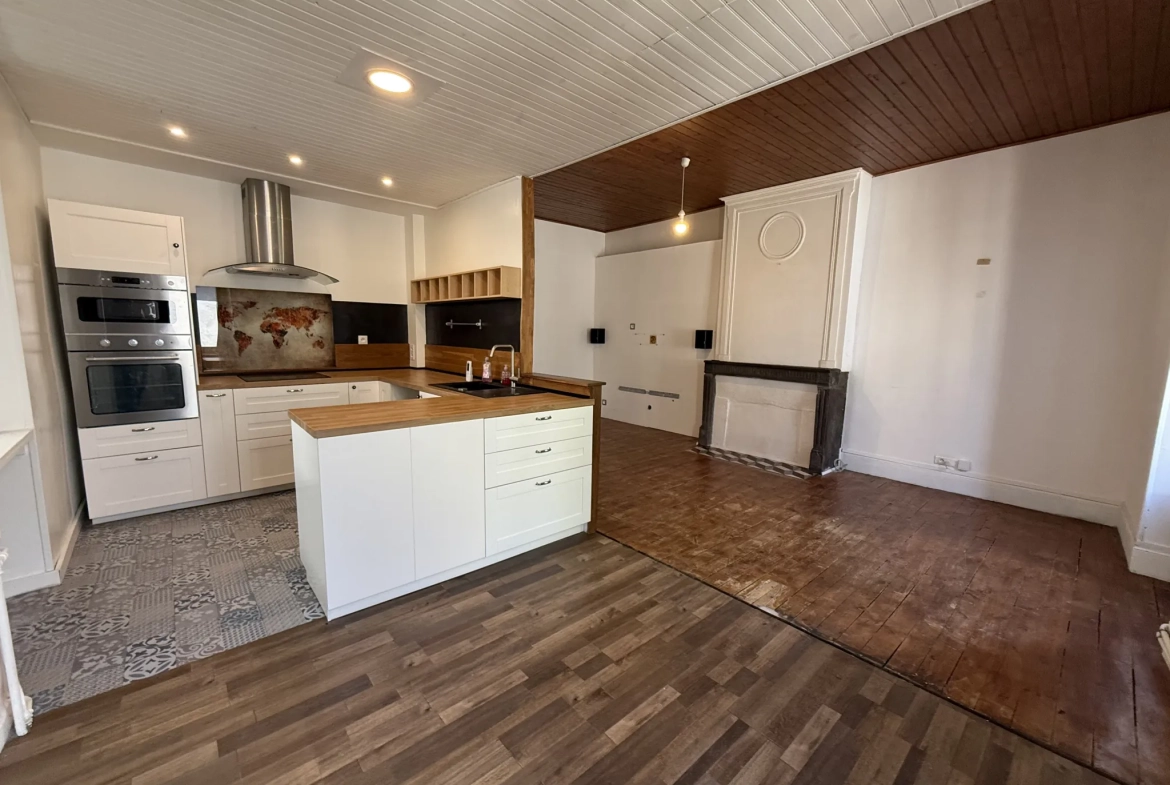 Maison de ville à Gannat - 159m², garage, 4 chambres, charme d'origine 
