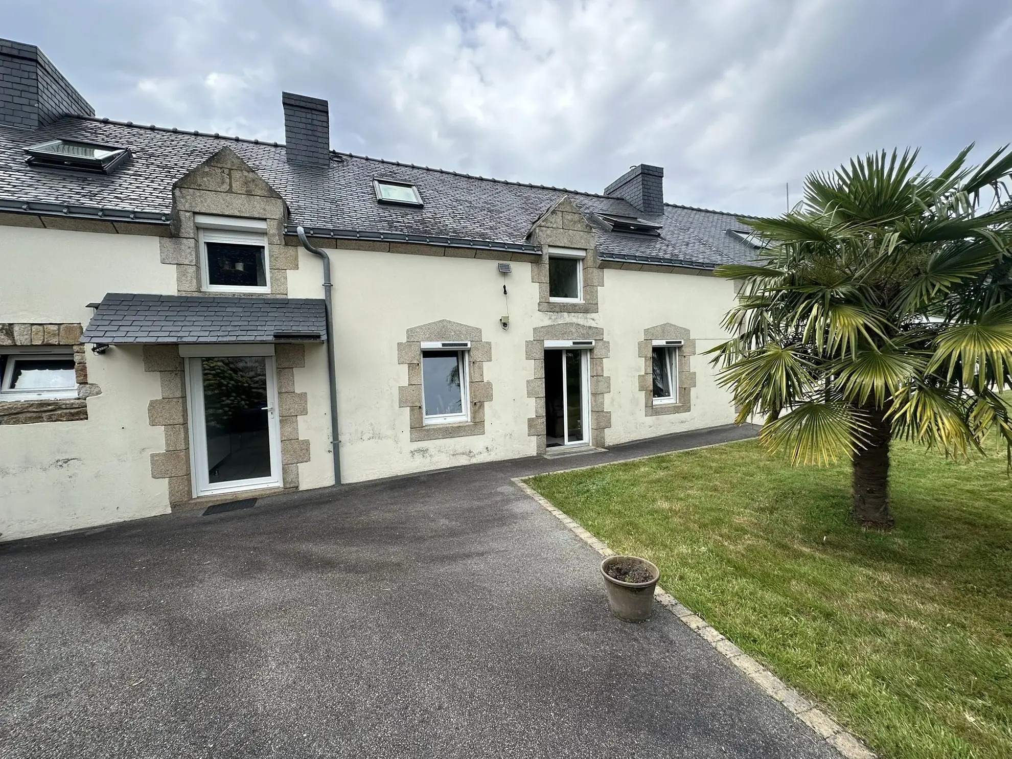 Charmante longère en pierre à Camors, proche de la forêt, 90 m² habitables avec potentiel d'extension 
