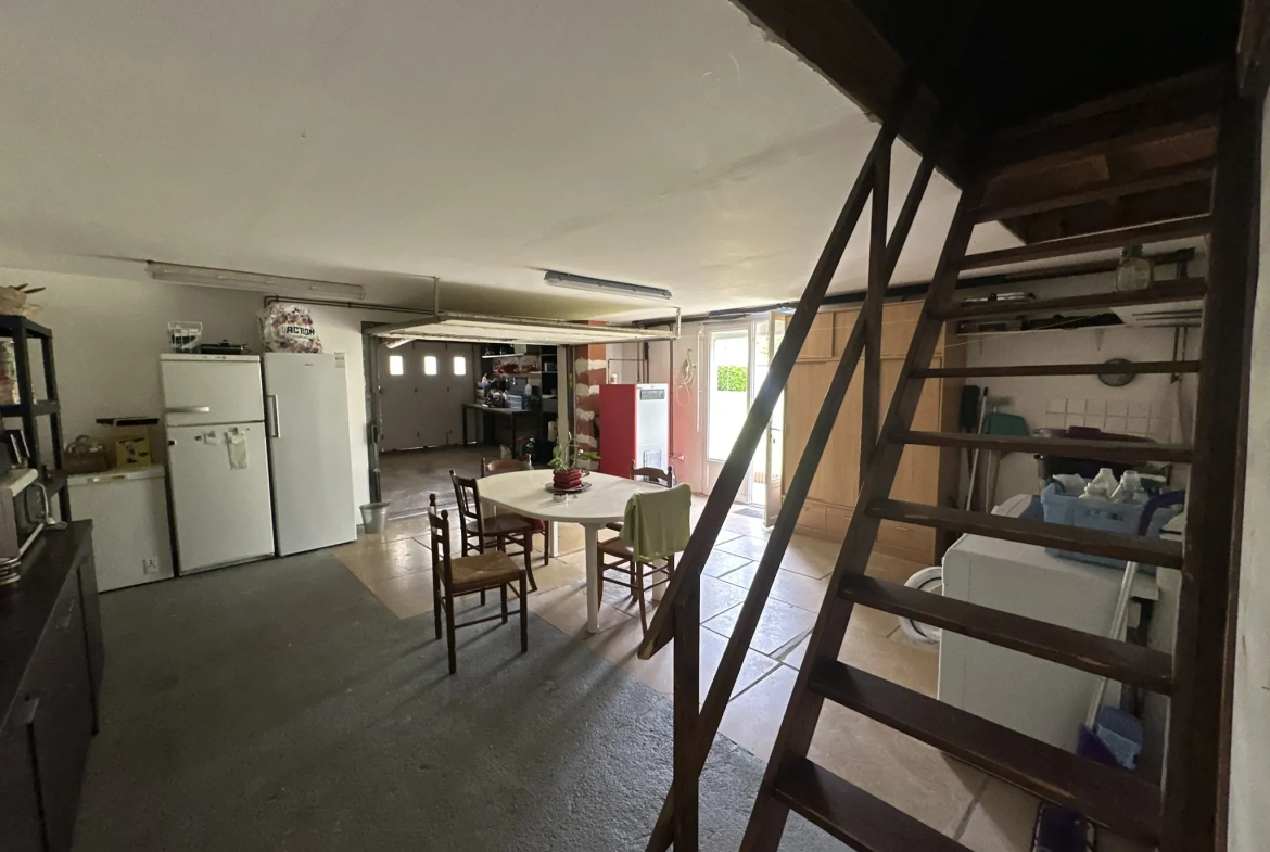 Charmante longère en pierre à Camors, proche de la forêt, 90 m² habitables avec potentiel d'extension 