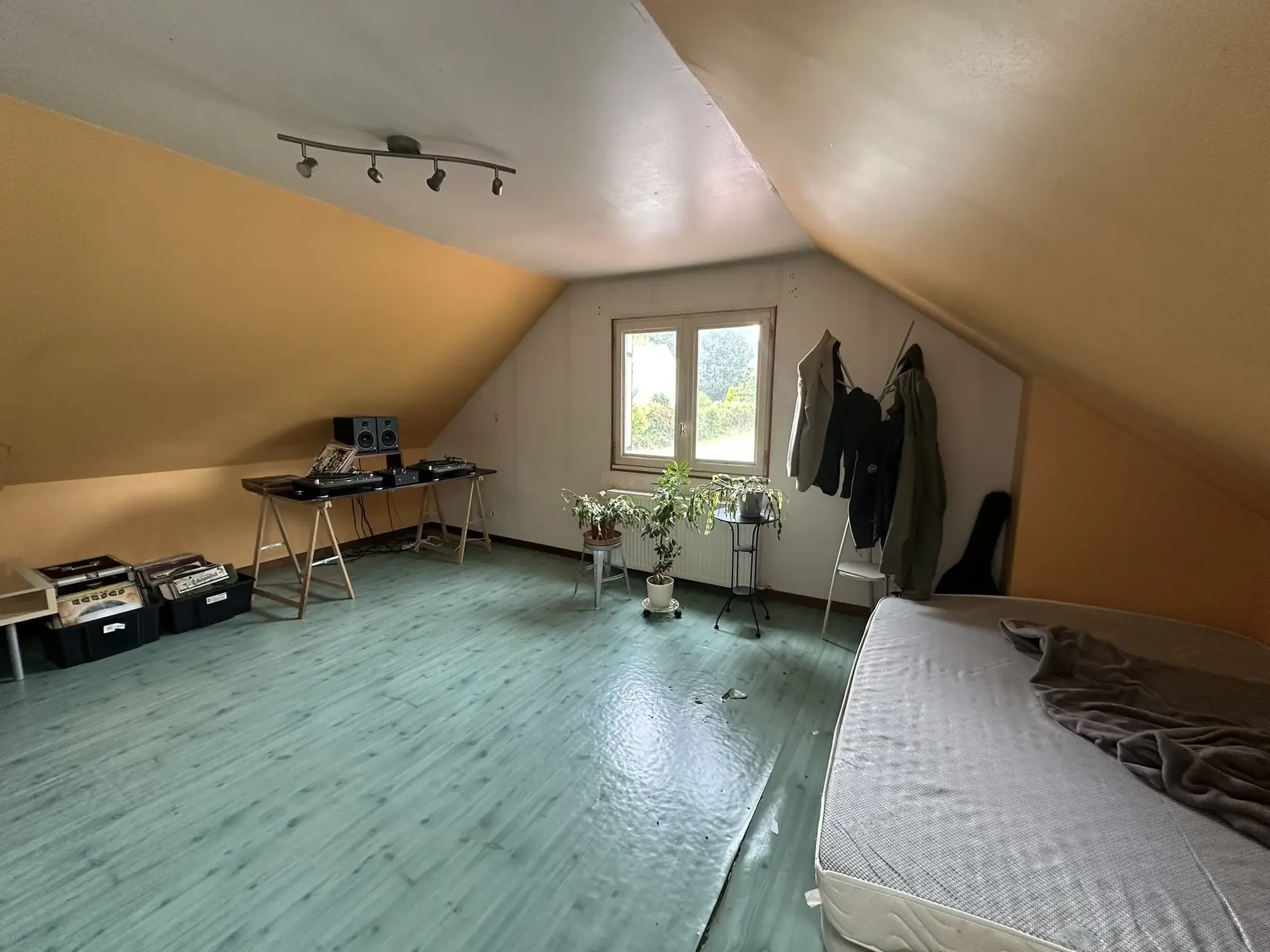 Charmante longère en pierre à Camors, proche de la forêt, 90 m² habitables avec potentiel d'extension 