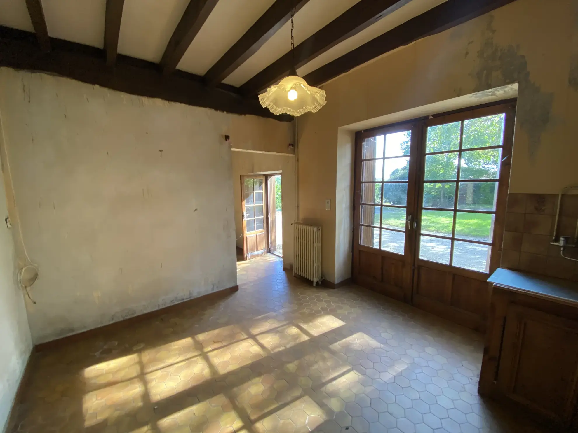 Belle propriété à Langon avec dépendances et vaste terrain à rénover 