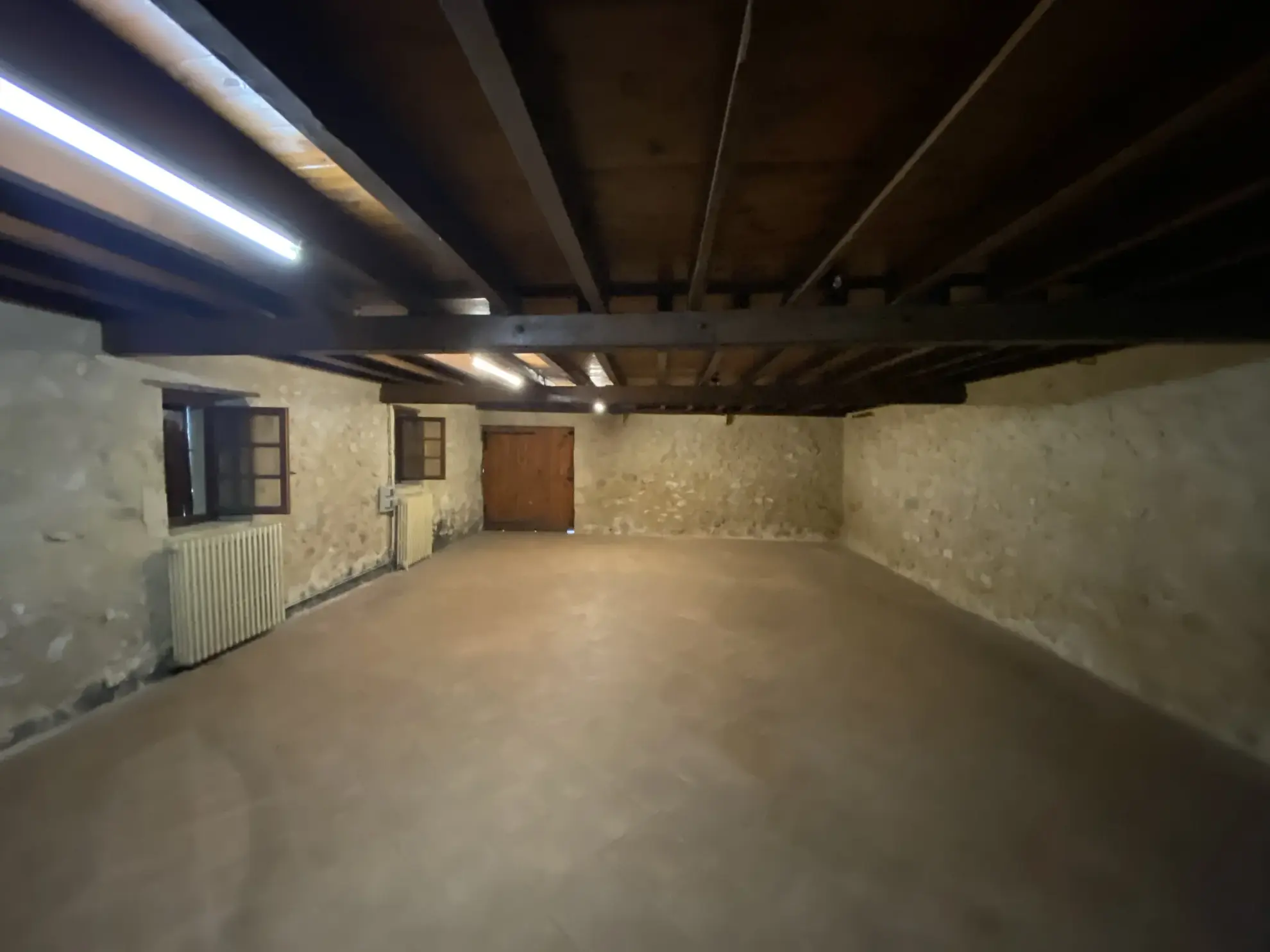 Belle propriété à Langon avec dépendances et vaste terrain à rénover 