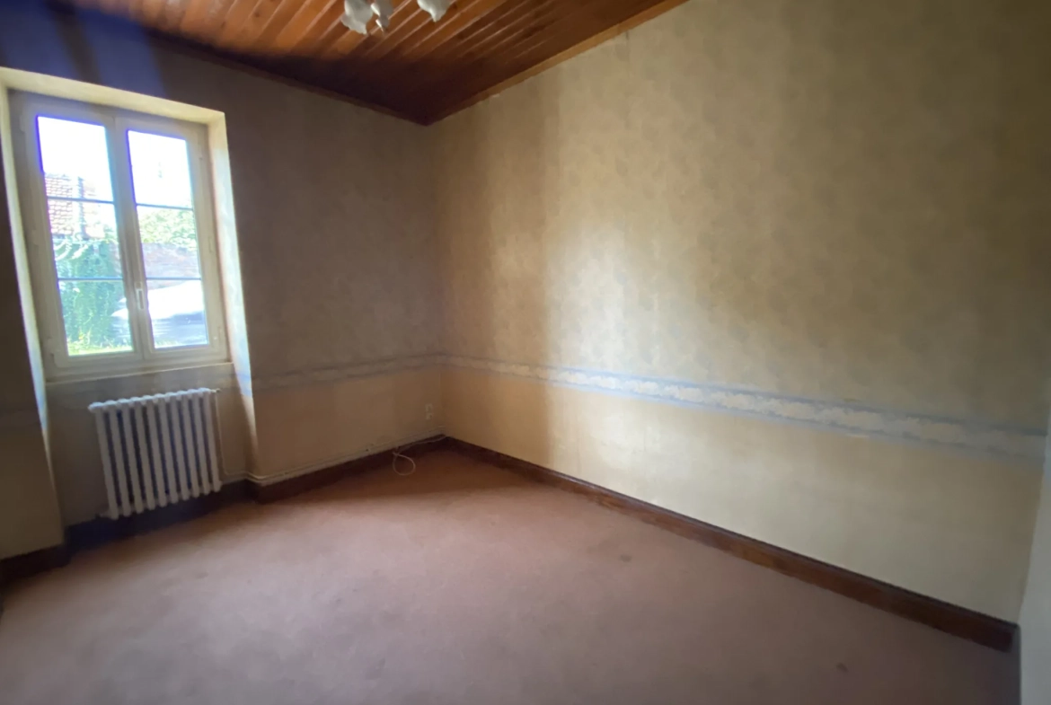 Belle propriété à Langon avec dépendances et vaste terrain à rénover 