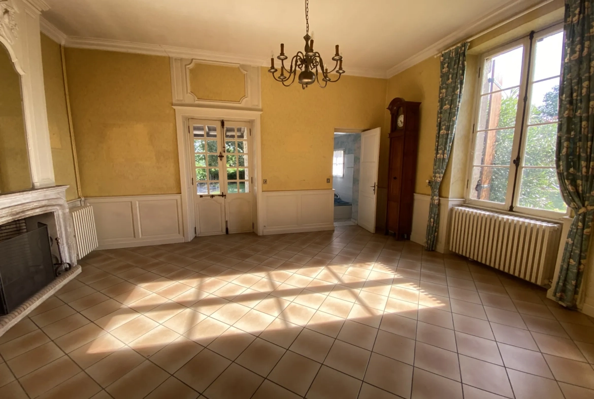 Belle propriété à Langon avec dépendances et vaste terrain à rénover 