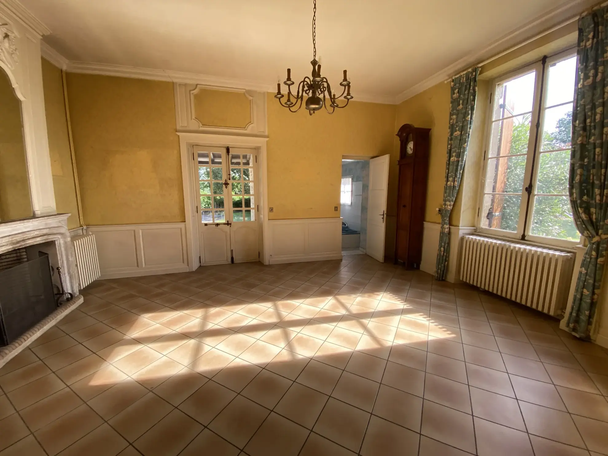 Belle propriété à Langon avec dépendances et vaste terrain à rénover 