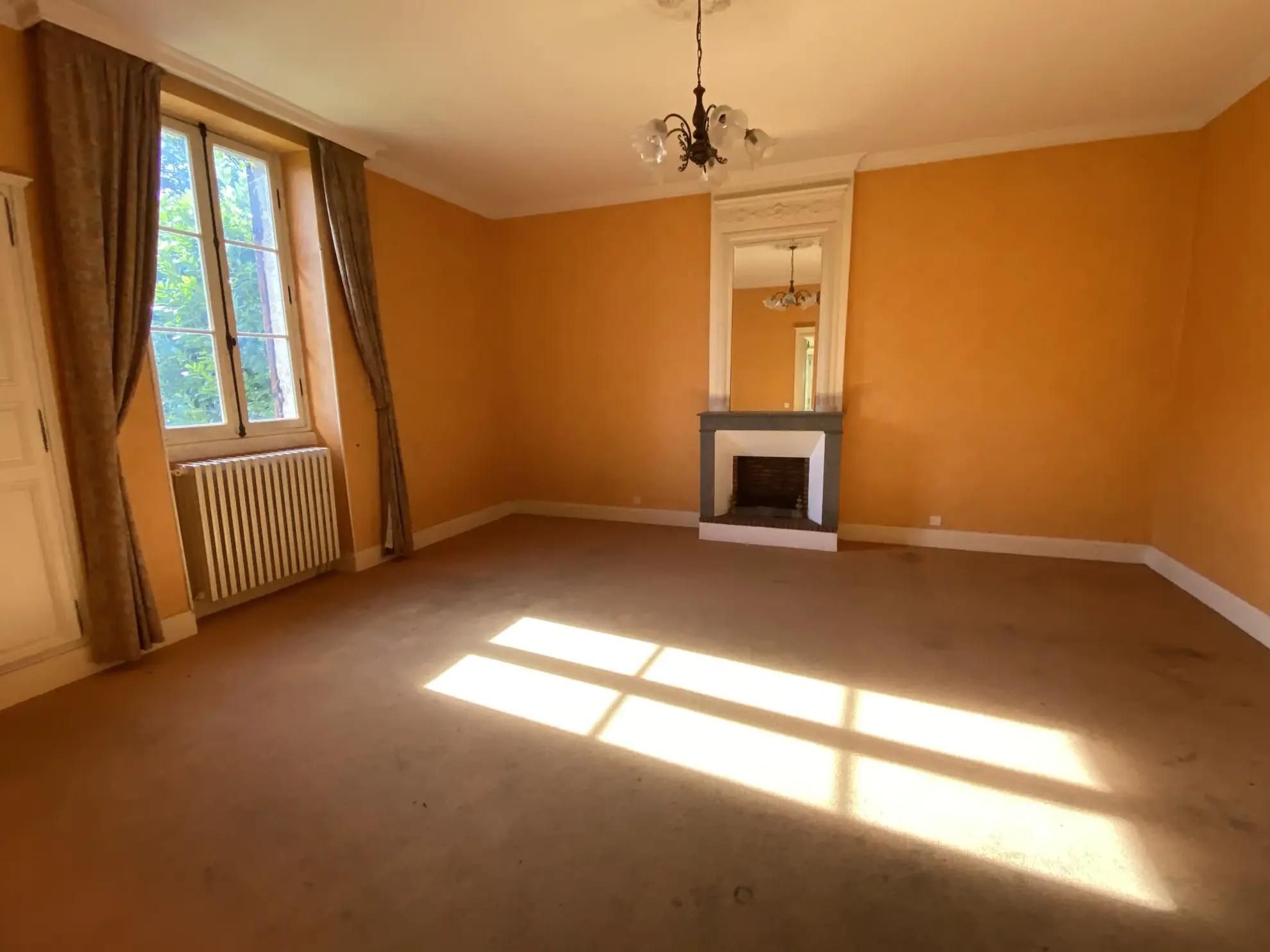 Belle propriété à Langon avec dépendances et vaste terrain à rénover 