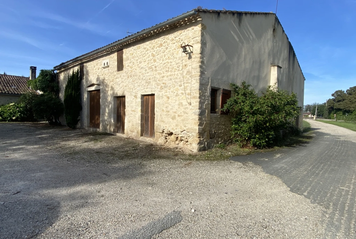 Belle propriété à Langon avec dépendances et vaste terrain à rénover 