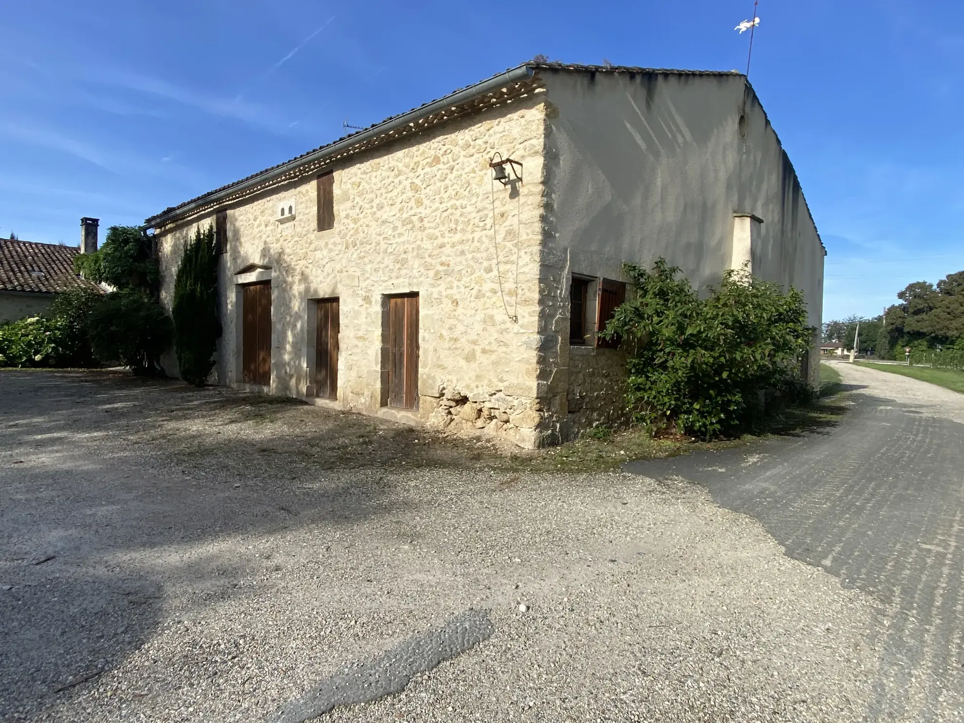Belle propriété à Langon avec dépendances et vaste terrain à rénover 