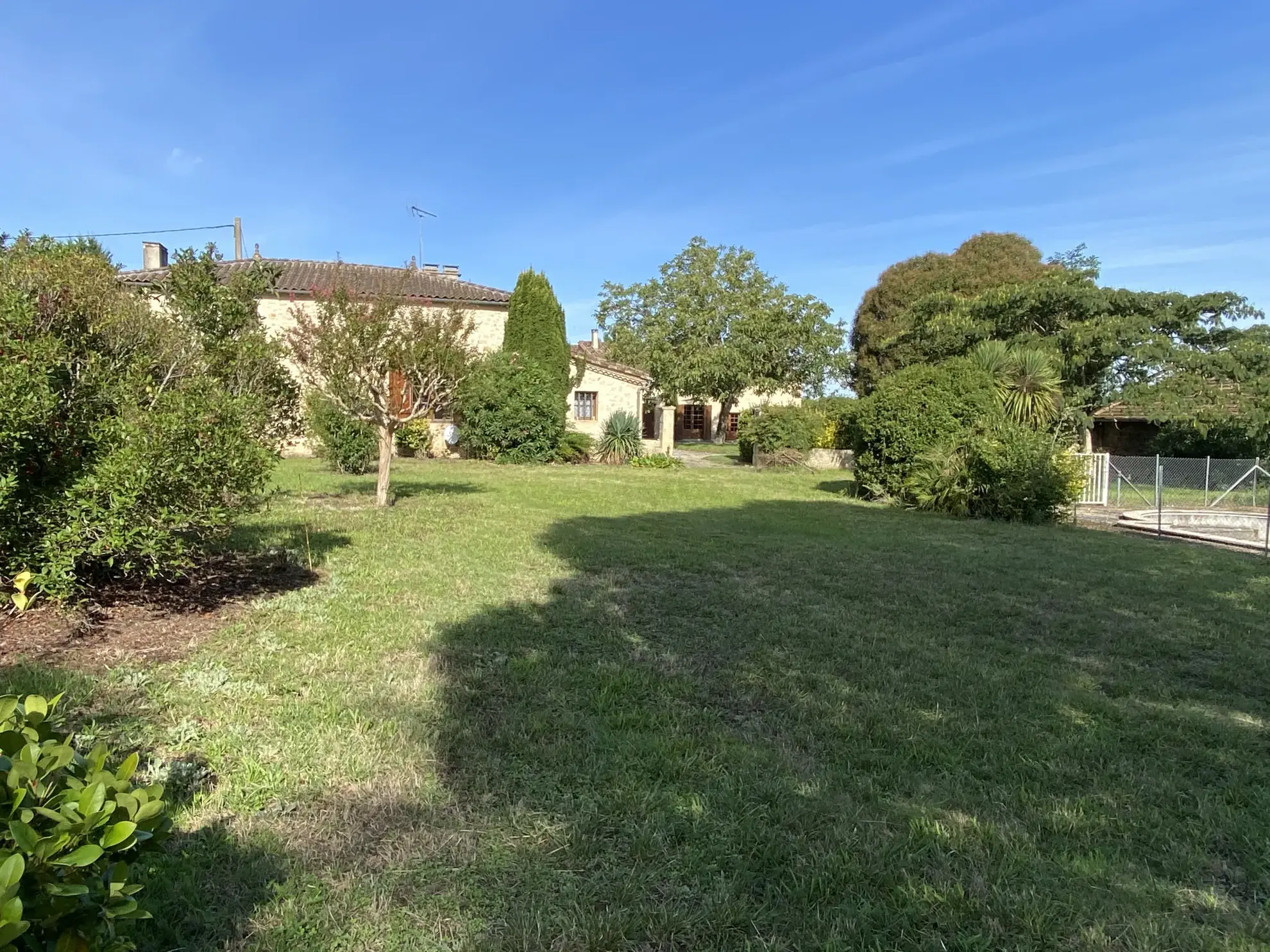 Belle propriété à Langon avec dépendances et vaste terrain à rénover 