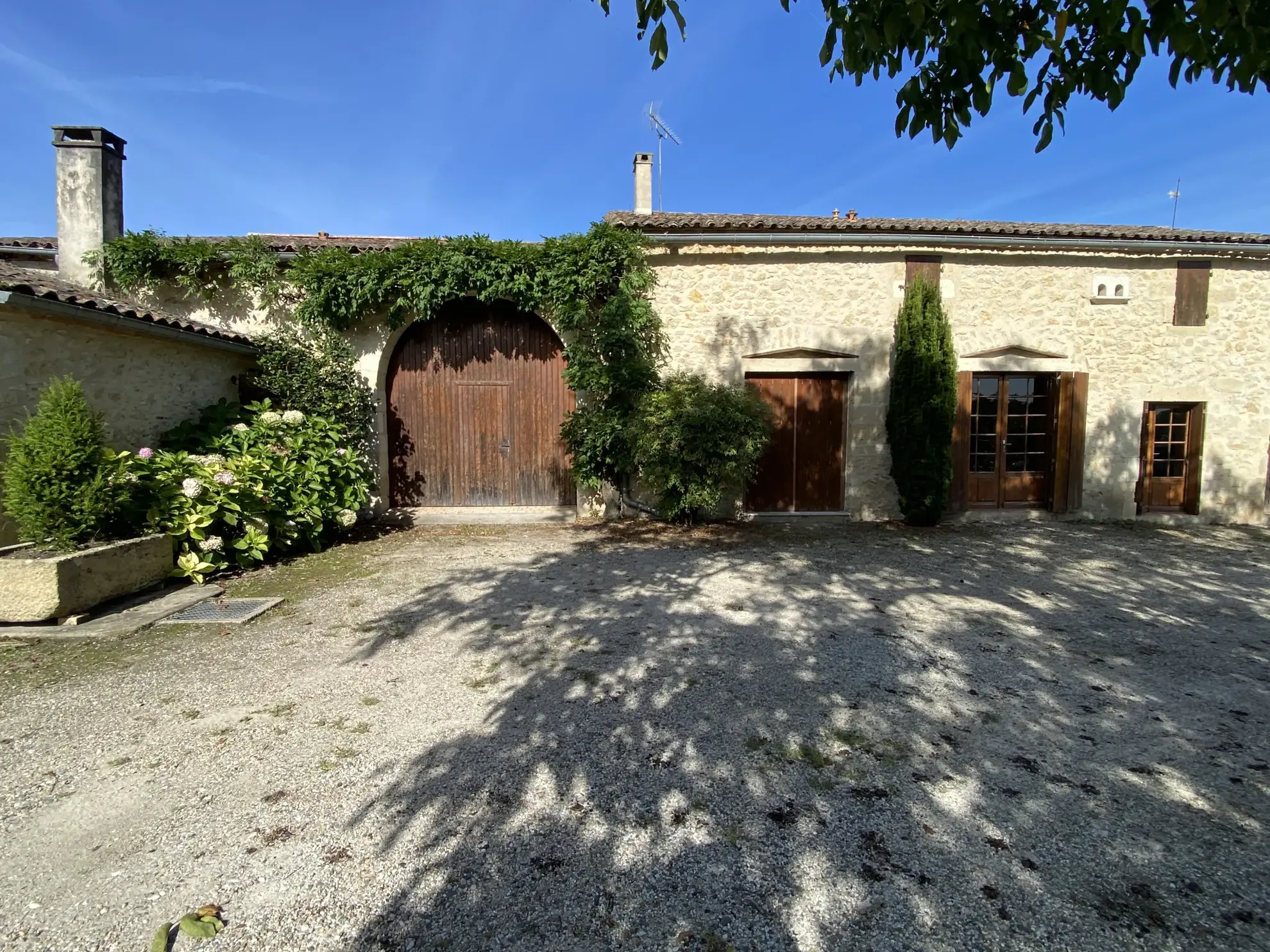 Belle propriété à Langon avec dépendances et vaste terrain à rénover 
