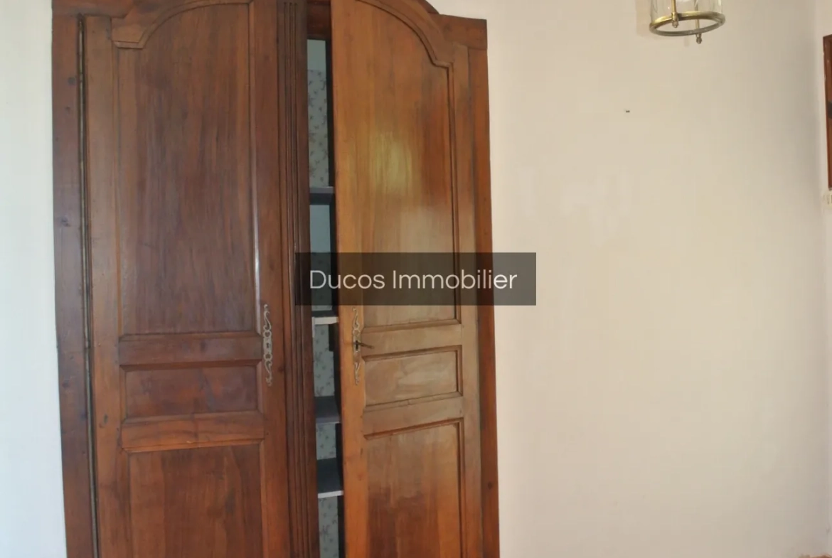 Maison traditionnelle à vendre à Fourques-sur-Garonne avec jardin et garages 