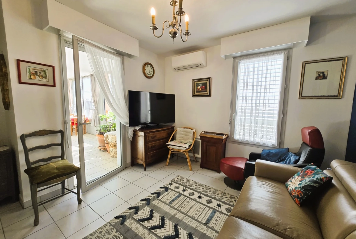 Appartement 3 pièces à Marseille proche gare Saint Charles avec terrasse et parking 