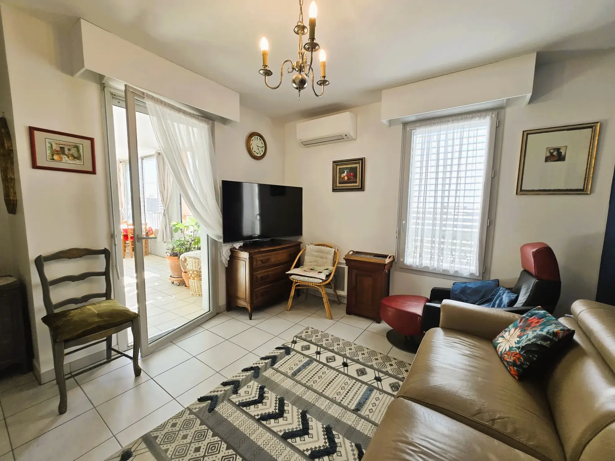 Appartement 3 pièces à Marseille proche gare Saint Charles avec terrasse et parking 