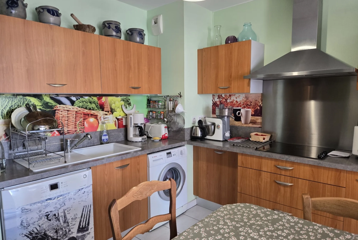 Appartement 3 pièces à Marseille proche gare Saint Charles avec terrasse et parking 