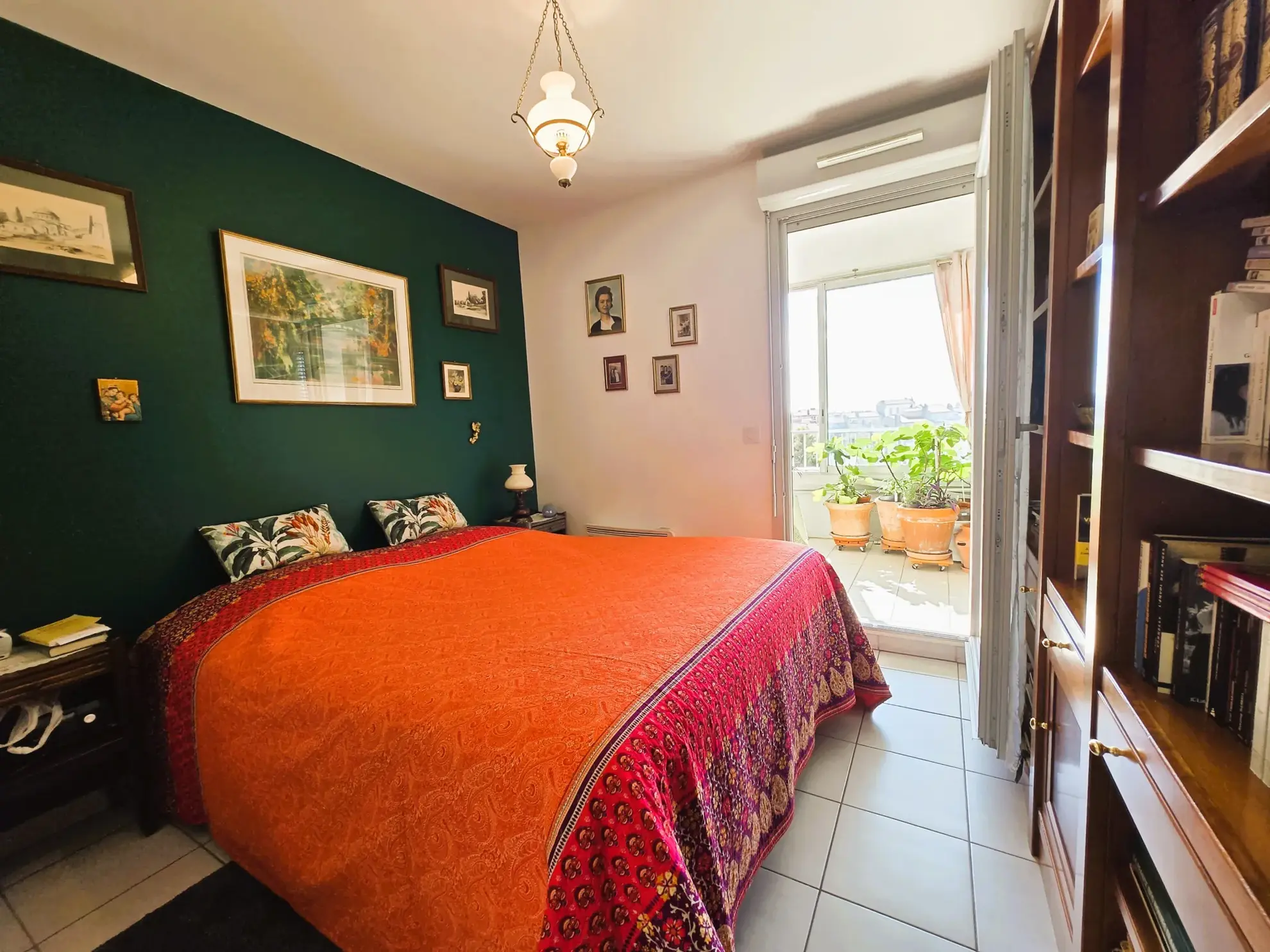 Appartement 3 pièces à Marseille proche gare Saint Charles avec terrasse et parking 