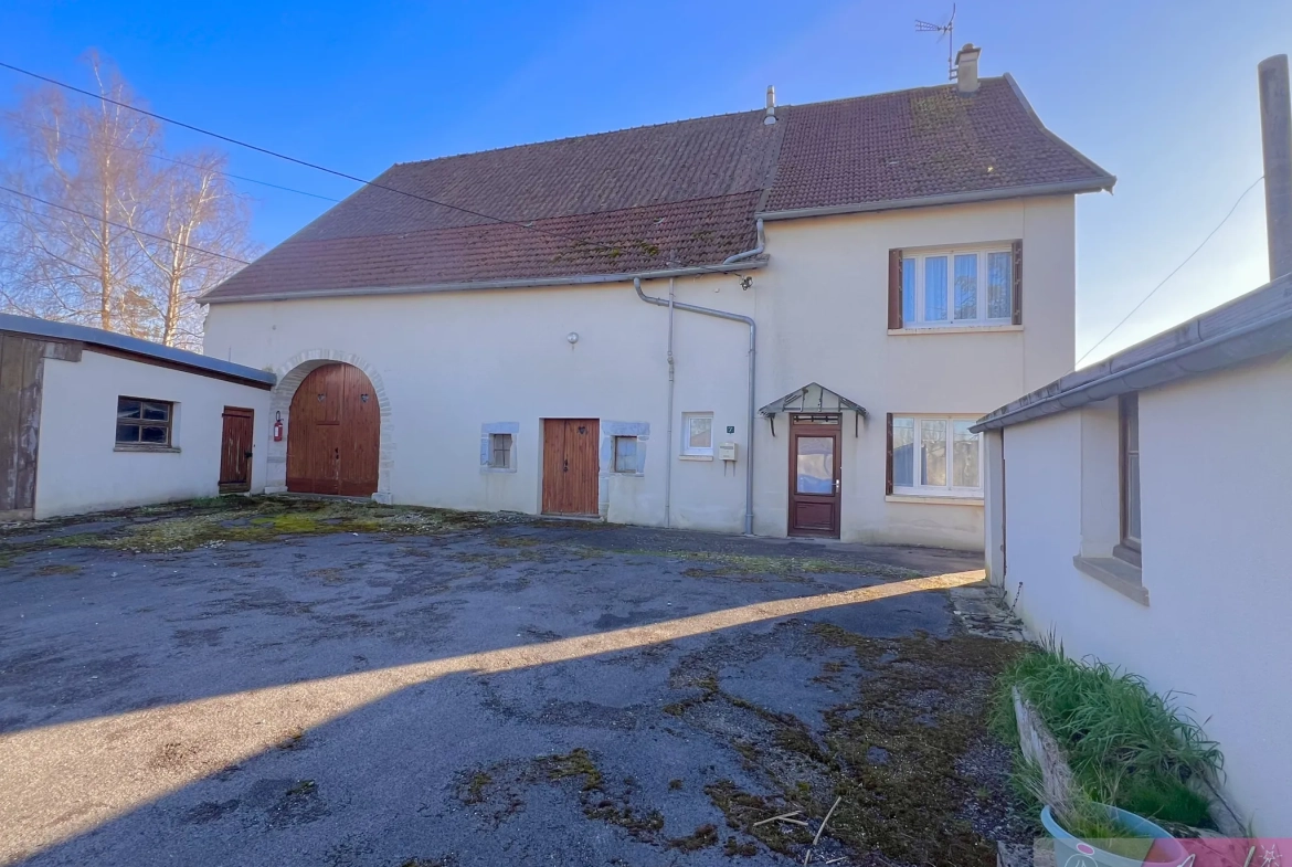 Charmante maison en pierre à vendre à Our, environnement calme, dépendances et grand terrain 