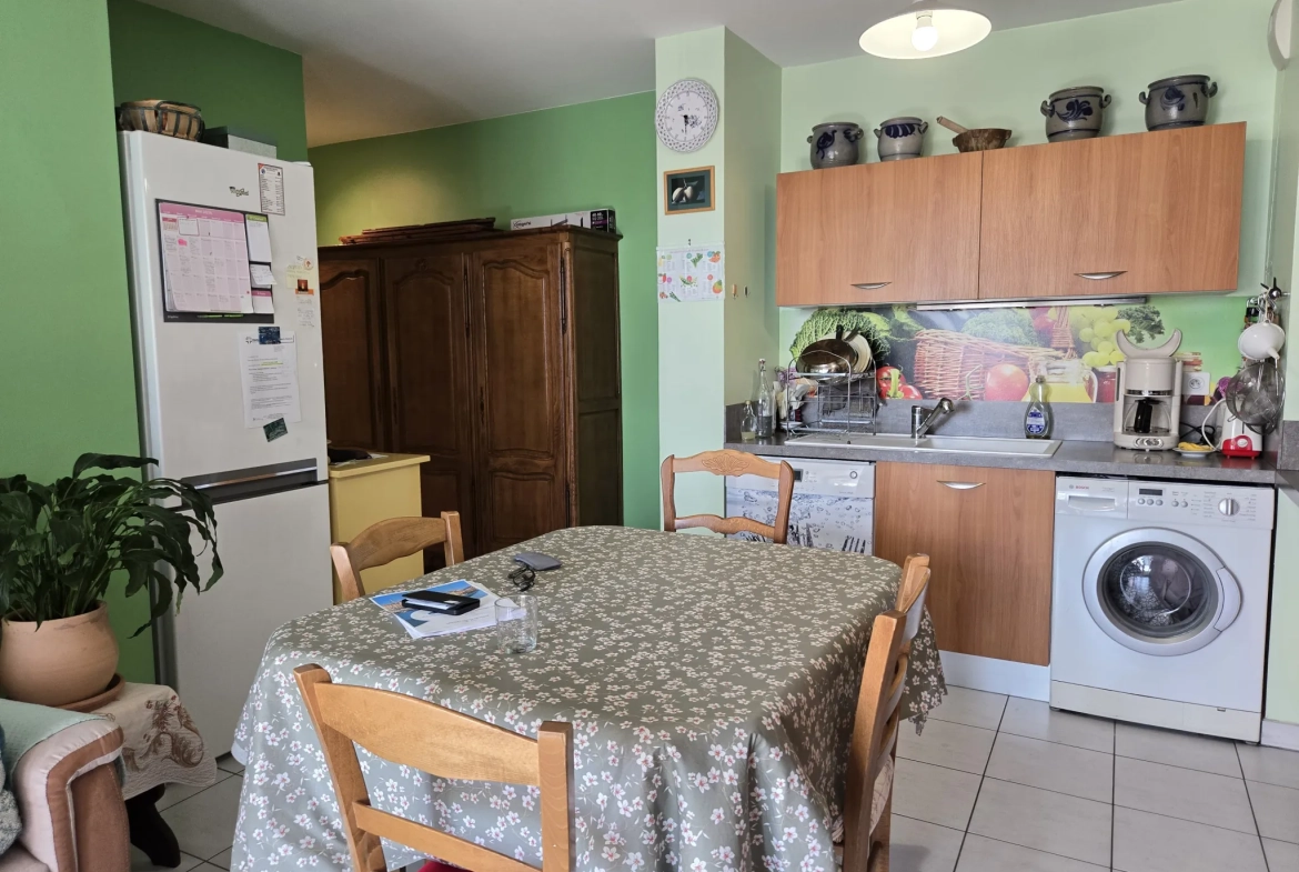 Appartement 3 pièces à Marseille proche gare Saint Charles avec terrasse et parking 