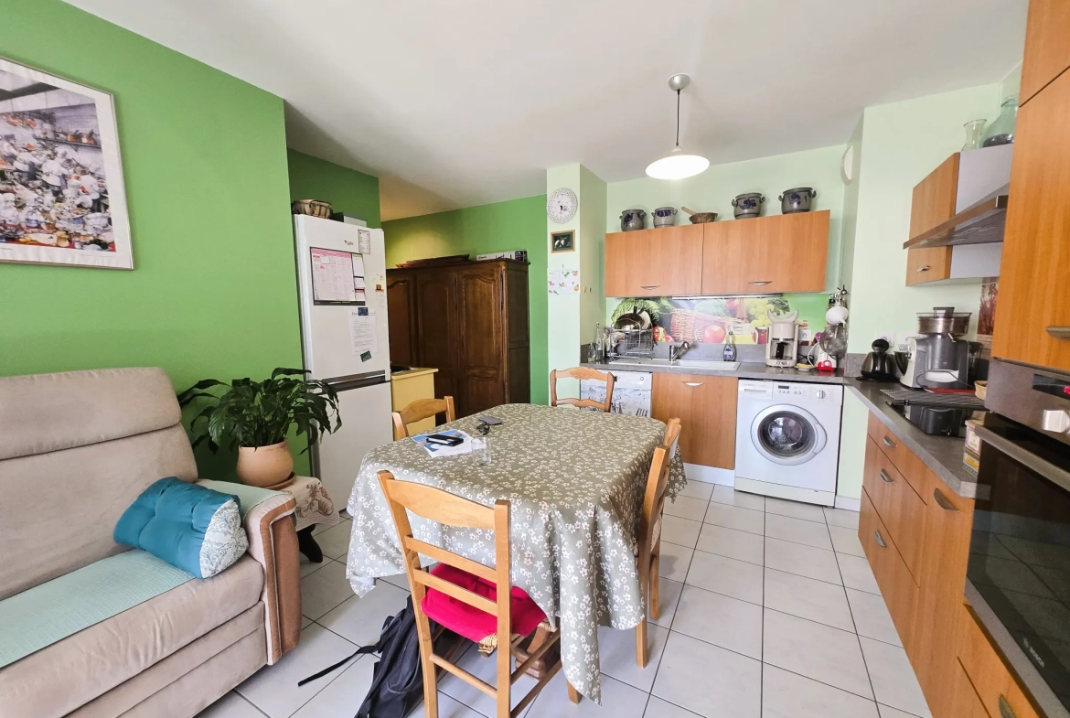 Appartement 3 pièces à Marseille proche gare Saint Charles avec terrasse et parking 