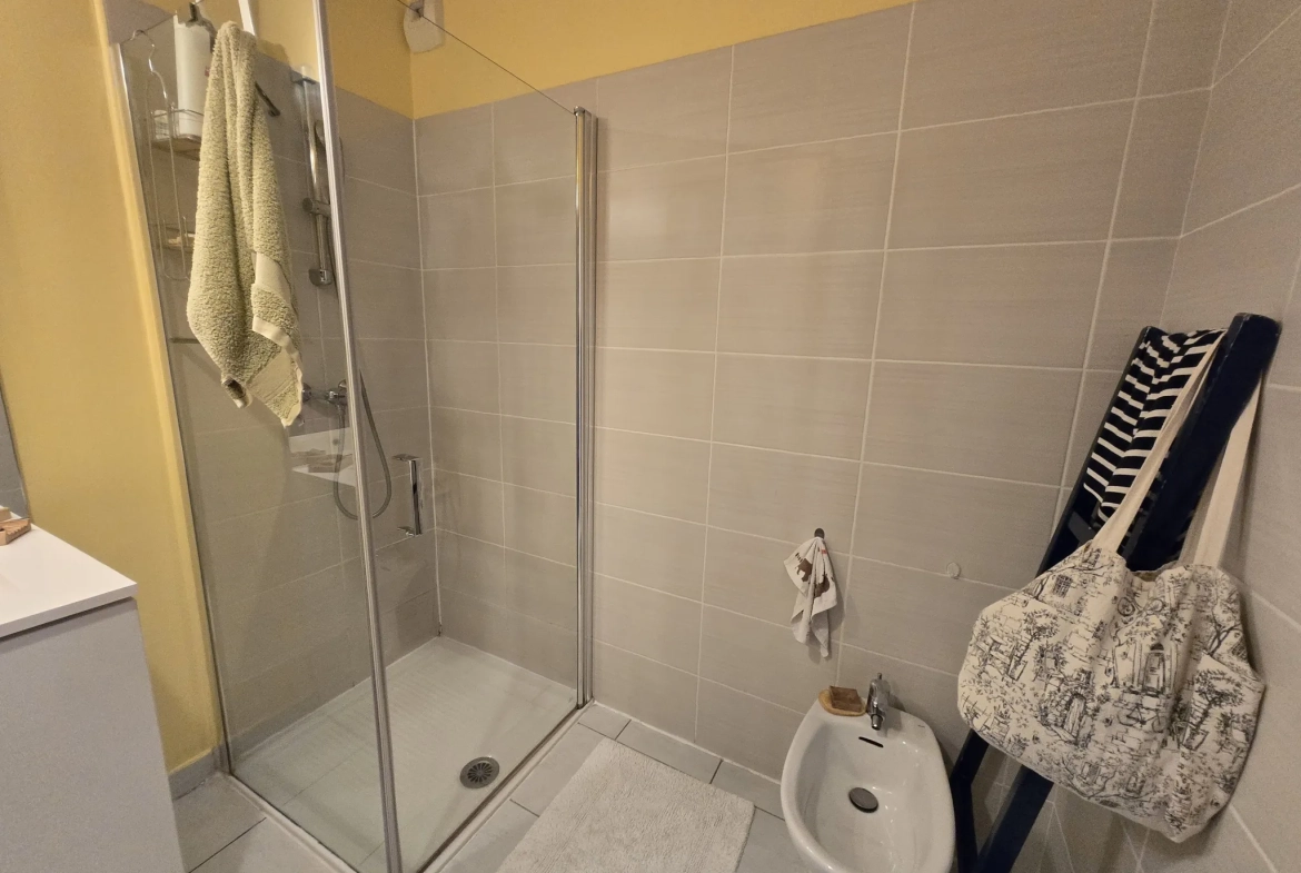 Appartement 3 pièces à Marseille proche gare Saint Charles avec terrasse et parking 