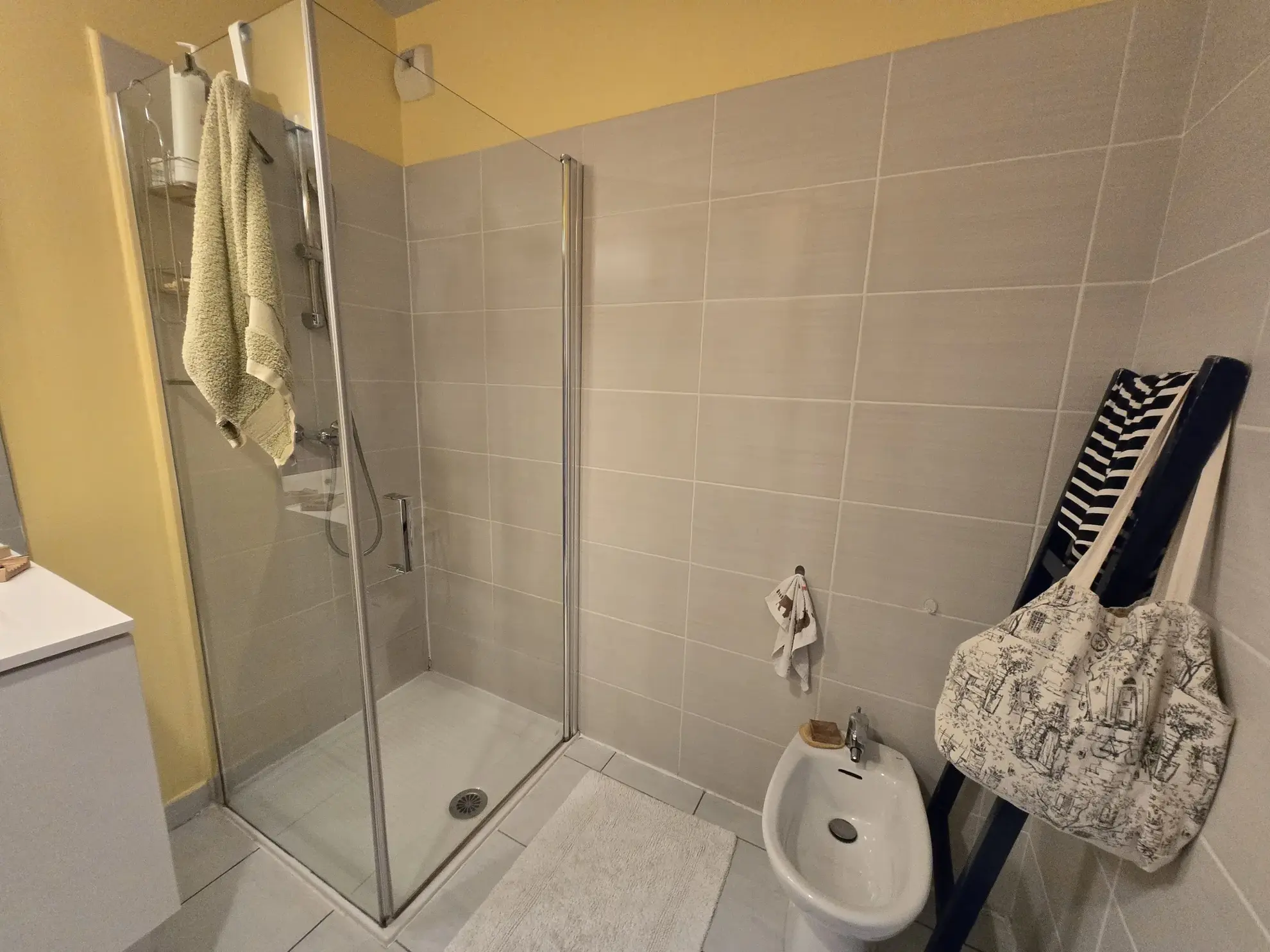 Appartement 3 pièces à Marseille proche gare Saint Charles avec terrasse et parking 