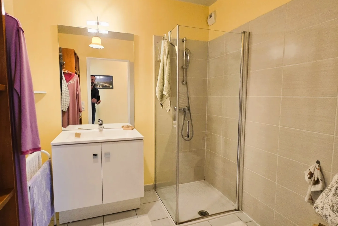 Appartement 3 pièces à Marseille proche gare Saint Charles avec terrasse et parking 