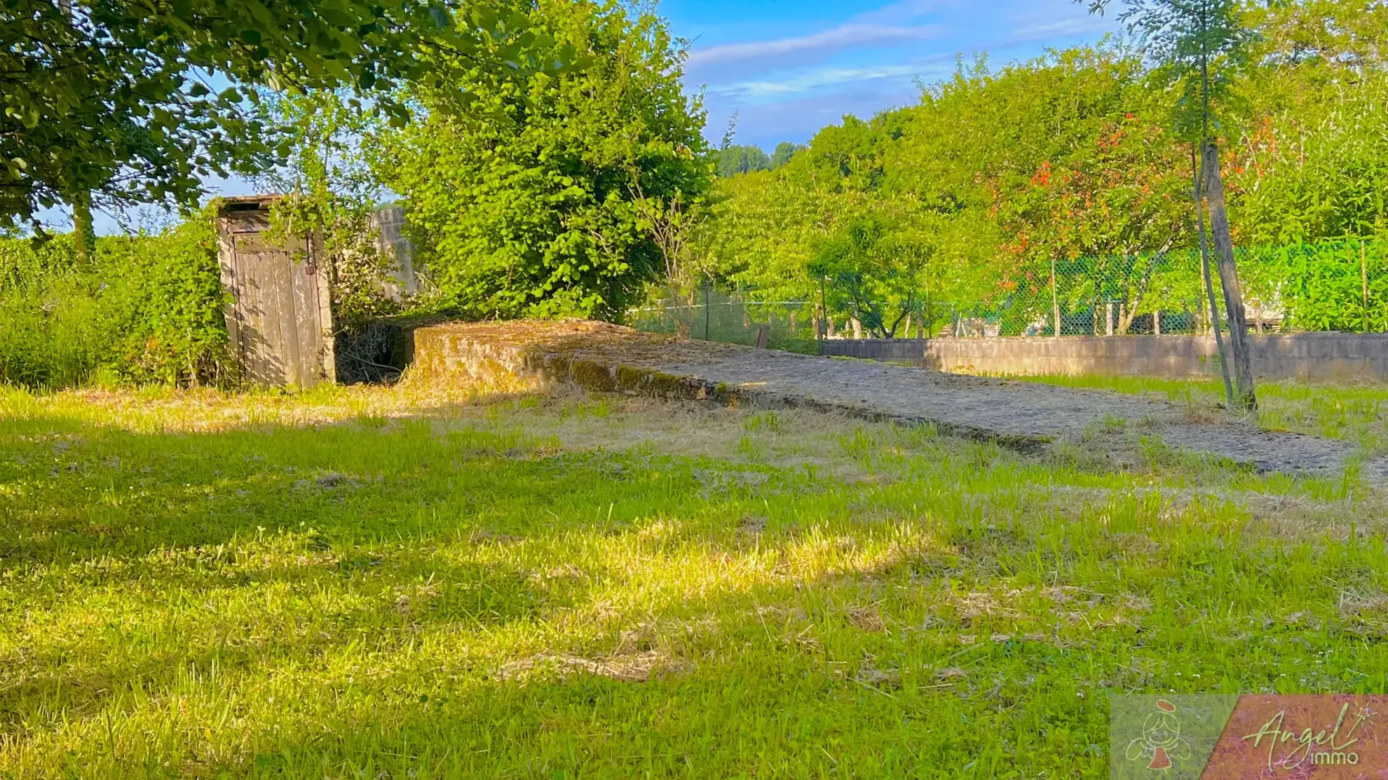 Charmante maison en pierre à vendre à Our, environnement calme, dépendances et grand terrain 