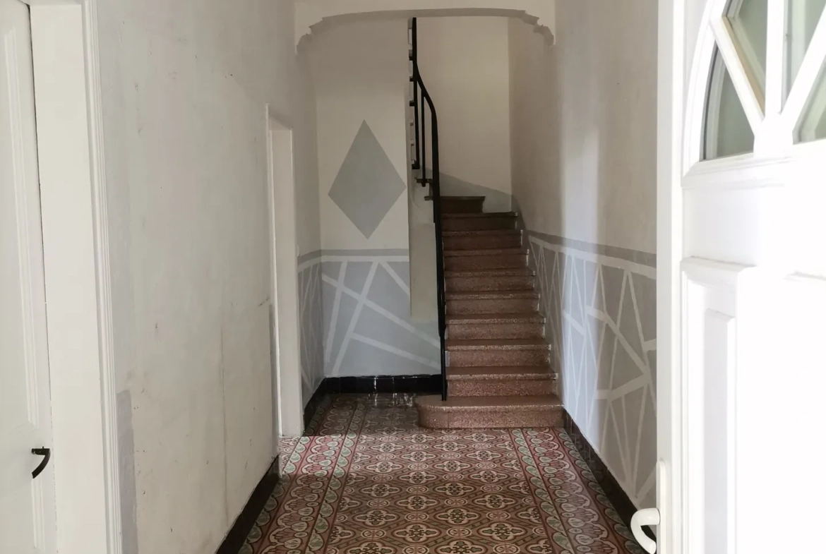 Maison à vendre à Sorgues avec jardin, 2 chambres, secteur calme, potentiel intéressant 