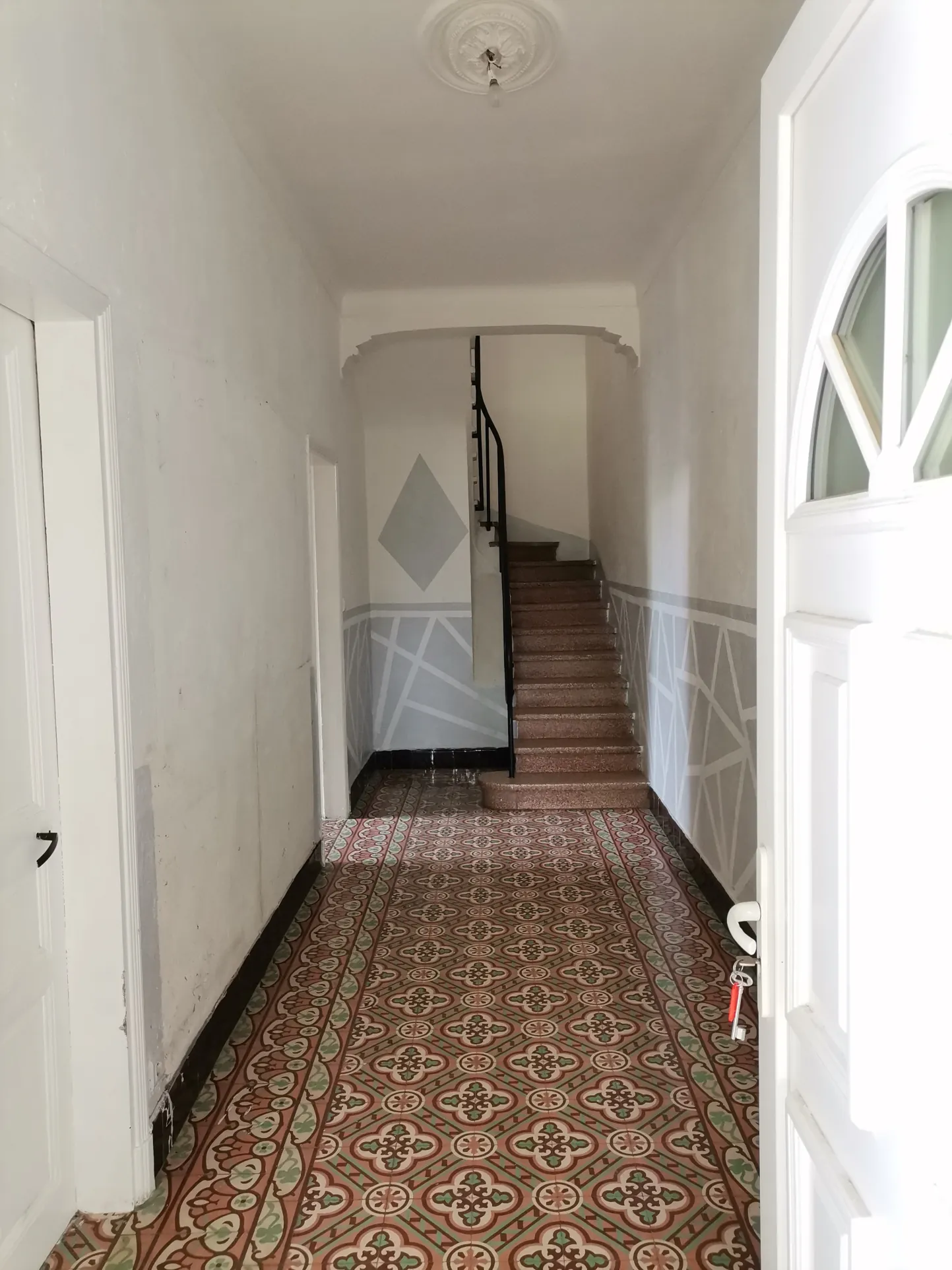 Maison à vendre à Sorgues avec jardin, 2 chambres, secteur calme, potentiel intéressant 