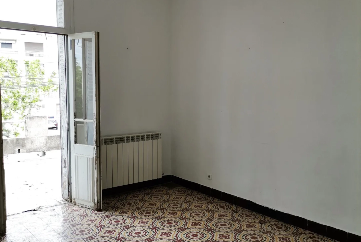 Maison à vendre à Sorgues avec jardin, 2 chambres, secteur calme, potentiel intéressant 