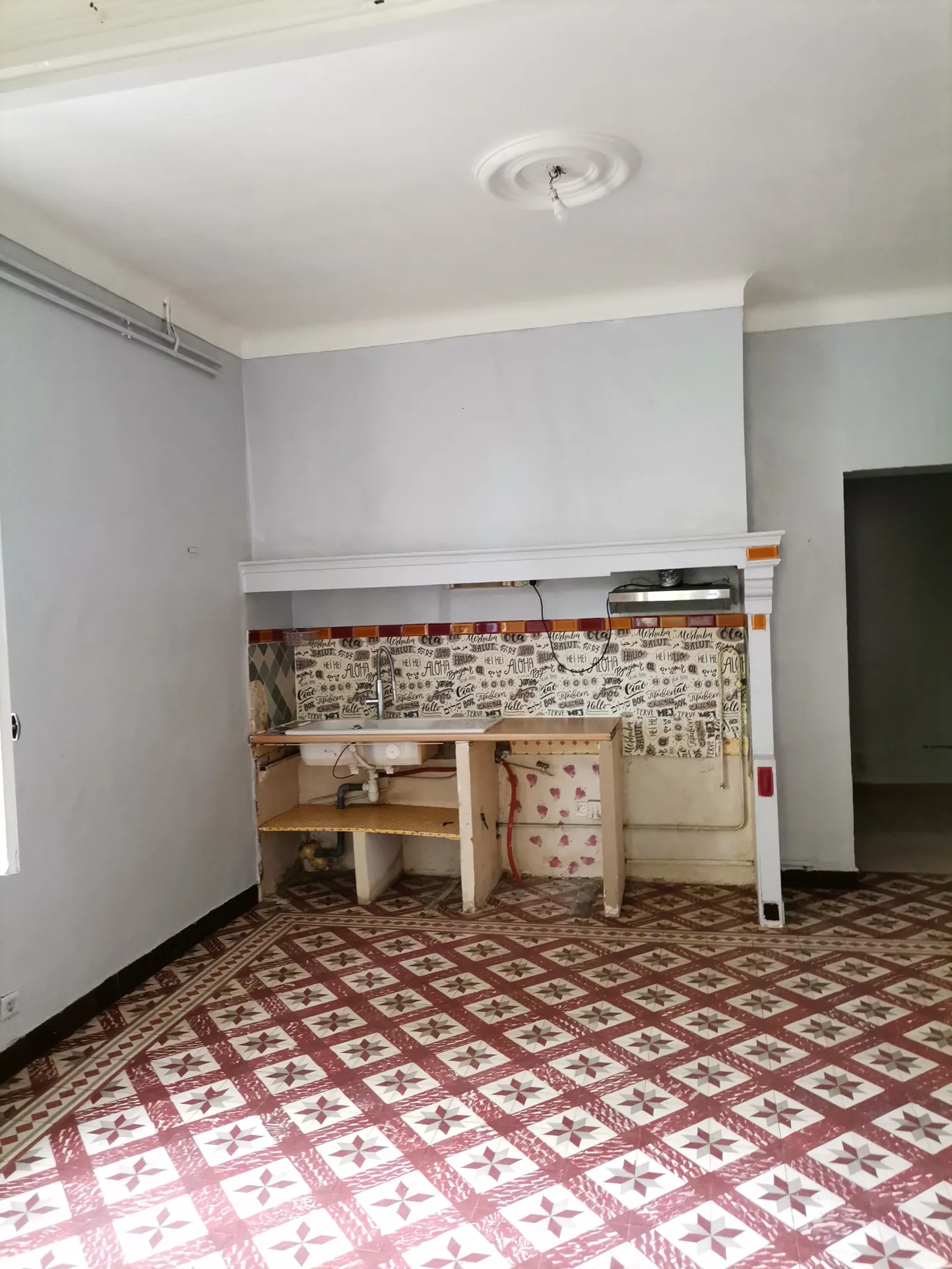 Maison à vendre à Sorgues avec jardin, 2 chambres, secteur calme, potentiel intéressant 