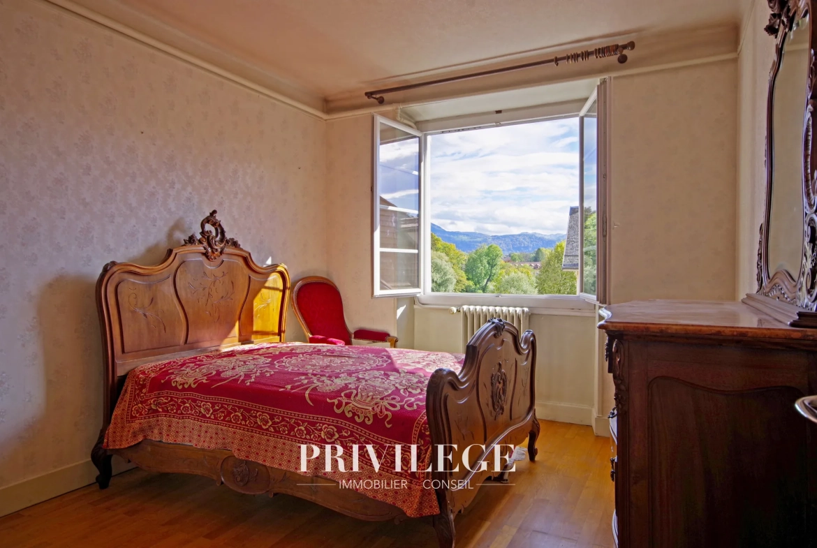 Appartement lumineux de 89 m² au centre-ville de Le Pont de Beauvoisin avec vue sur le Guiers 