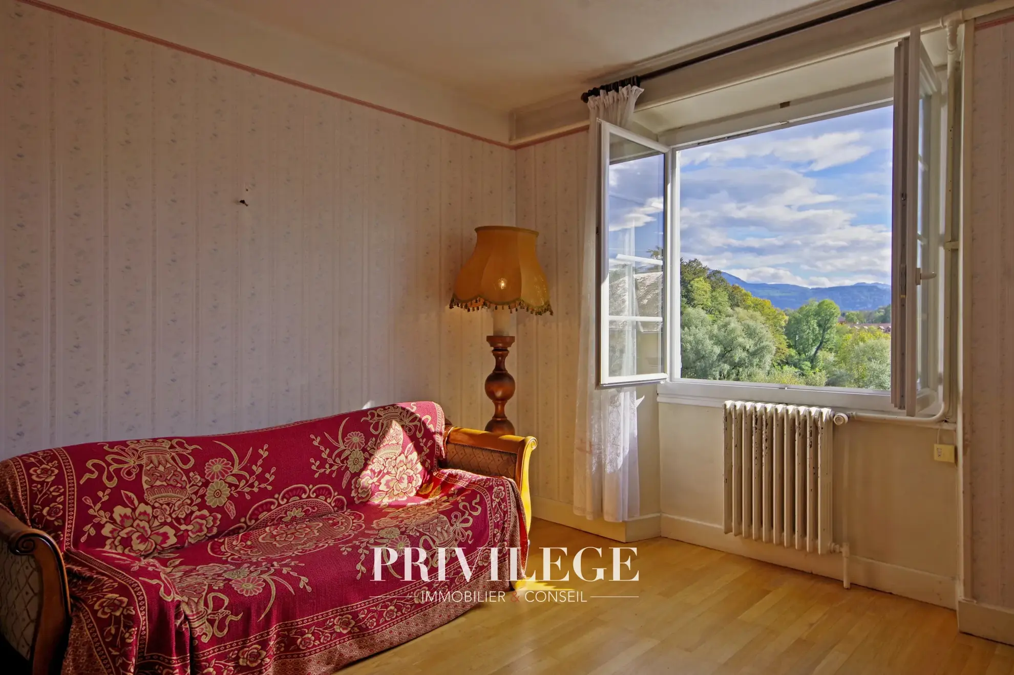 Appartement lumineux de 89 m² au centre-ville de Le Pont de Beauvoisin avec vue sur le Guiers 