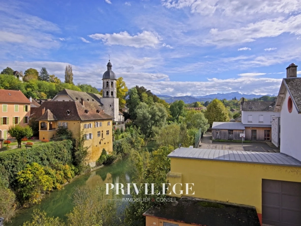 Appartement lumineux de 89 m² au centre-ville de Le Pont de Beauvoisin avec vue sur le Guiers