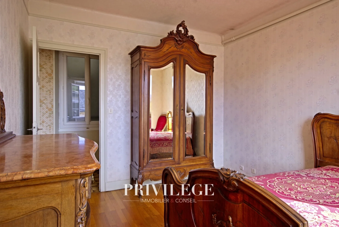 Appartement lumineux de 89 m² au centre-ville de Le Pont de Beauvoisin avec vue sur le Guiers 