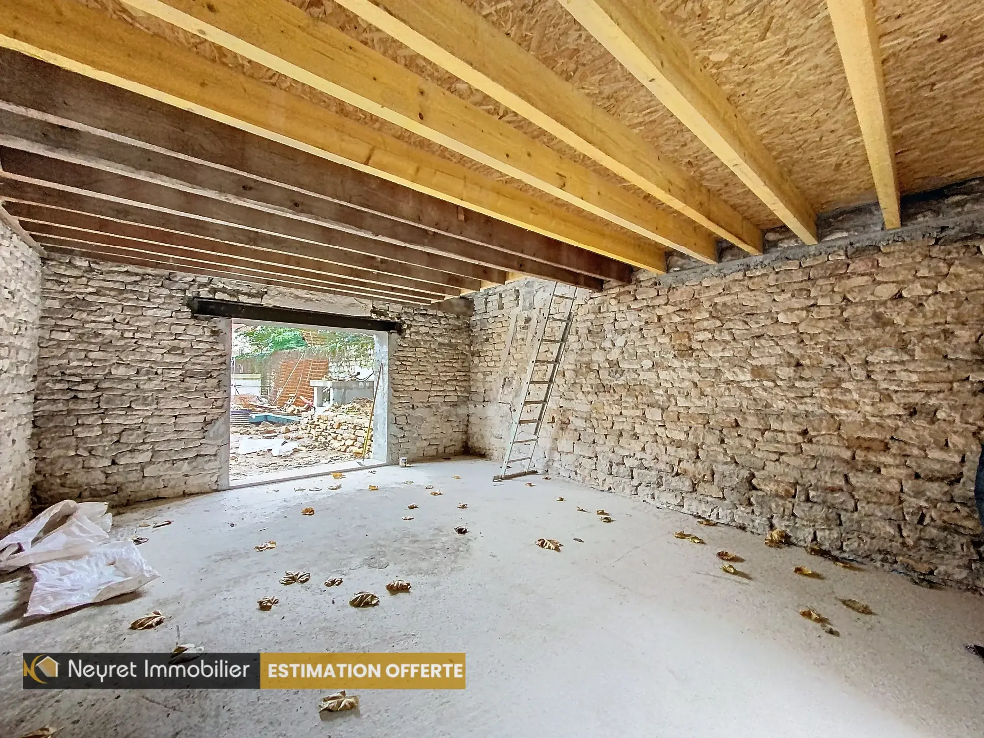 Duplex en centre-ville d'Anse avec extérieur, idéal premier achat ou investissement à 139000 EUR 