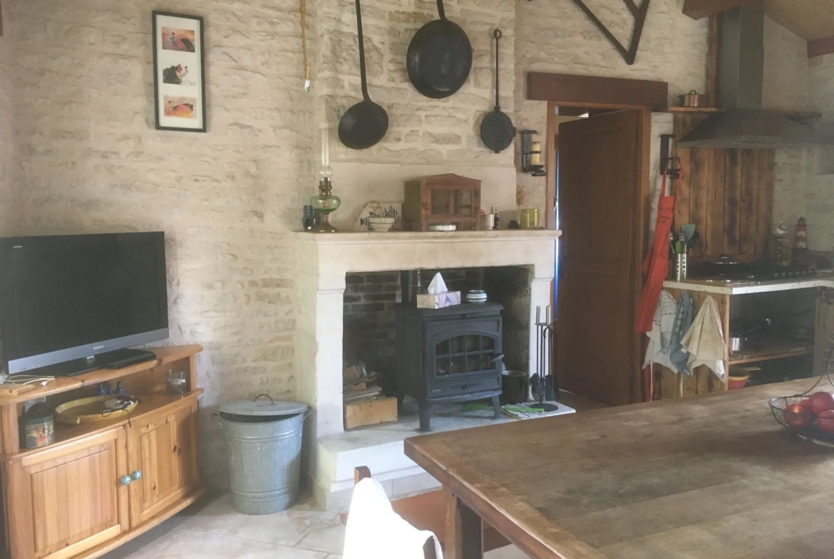 Maison de plain-pied avec accès rivière à La Ronde – Cadre paisible 