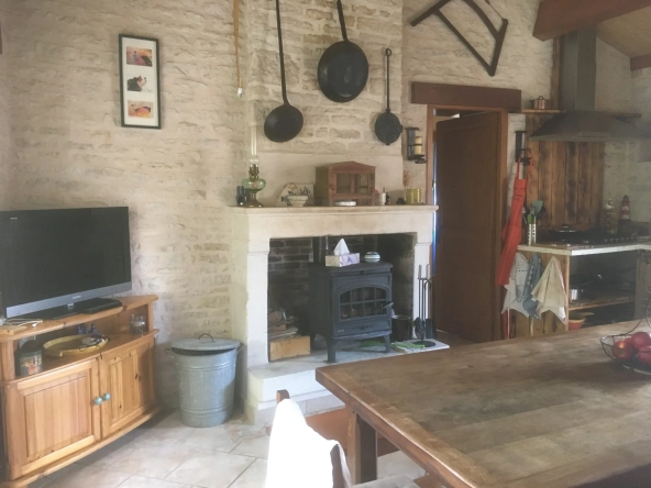 Maison de plain-pied avec accès rivière à La Ronde – Cadre paisible