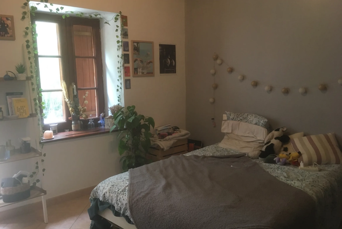 Maison de plain-pied avec accès rivière à La Ronde – Cadre paisible 
