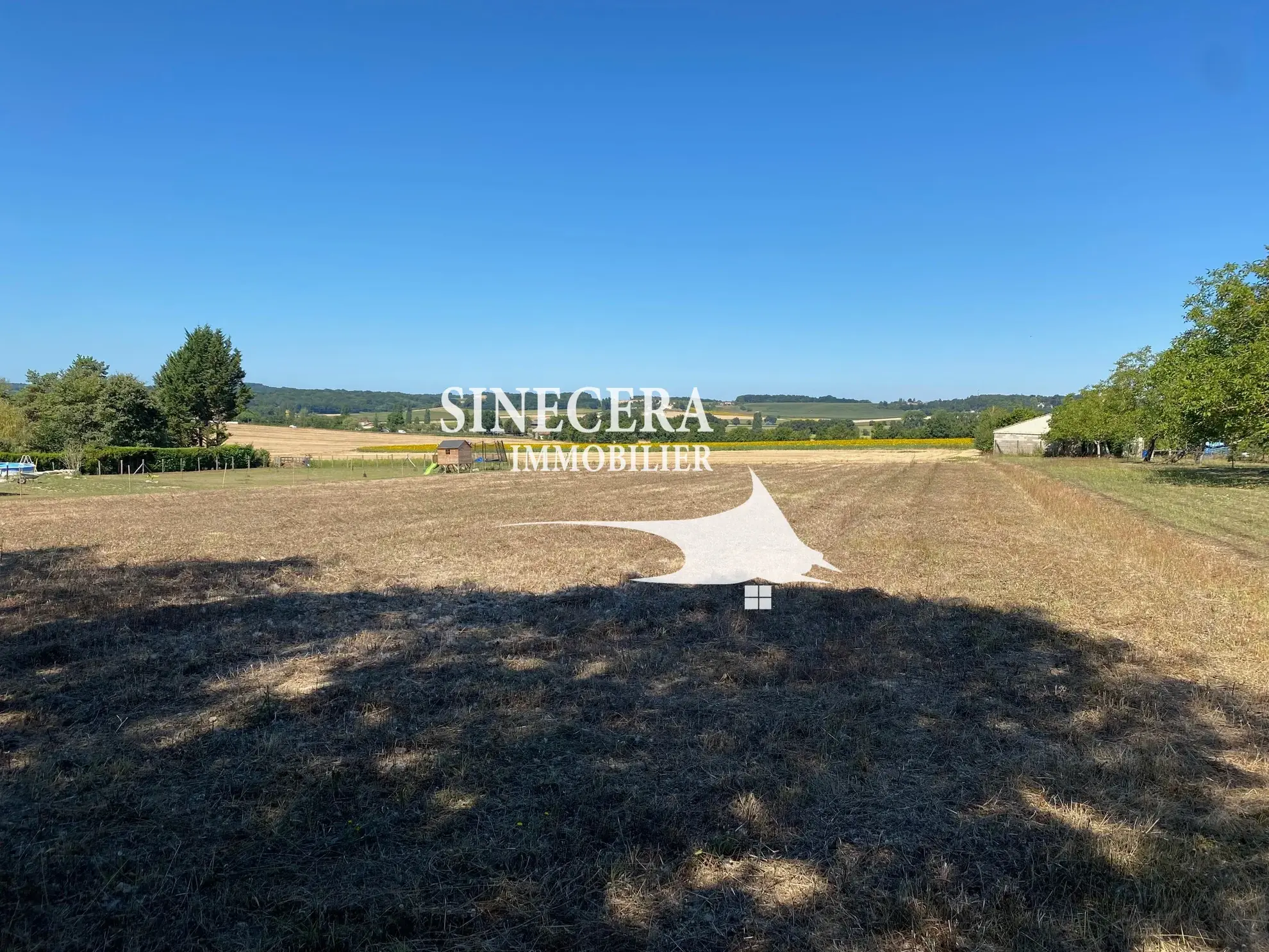 Superbe terrain constructible à Verteillac avec vue sur la campagne 