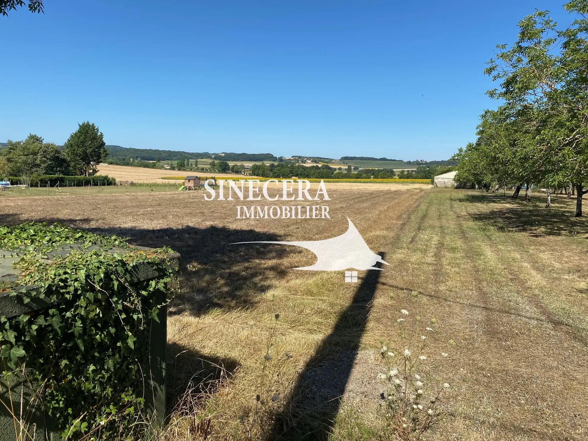 Superbe terrain constructible à Verteillac avec vue sur la campagne 