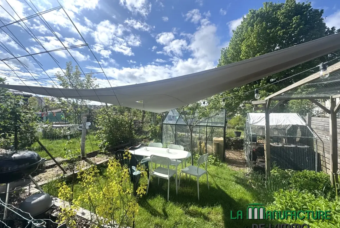 Maison F4 avec jardin et stationnement à Saint-Just-Malmont 
