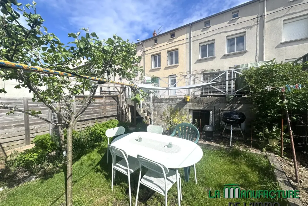 Maison F4 avec jardin et stationnement à Saint-Just-Malmont 