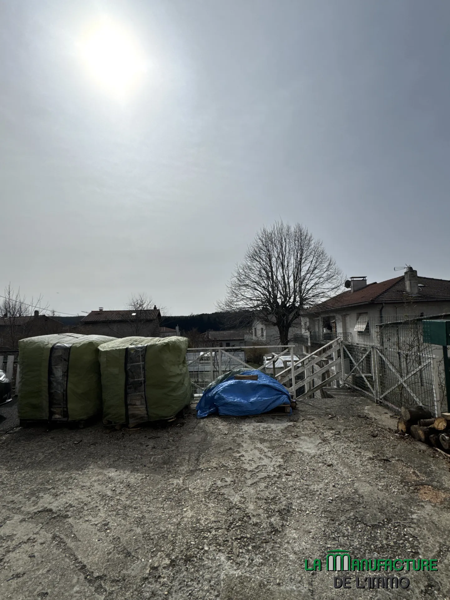 Maison F4 avec jardin et stationnement à Saint-Just-Malmont 