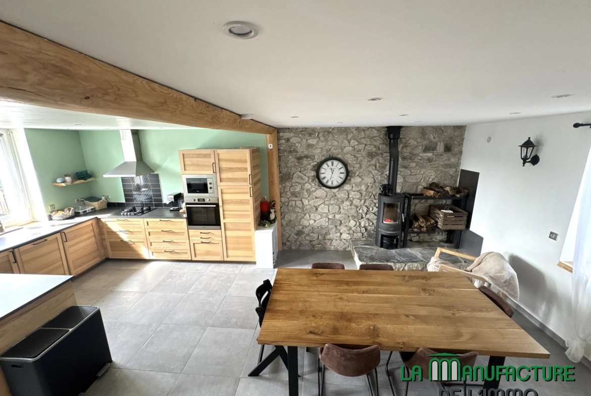 Maison F4 avec jardin et stationnement à Saint-Just-Malmont 