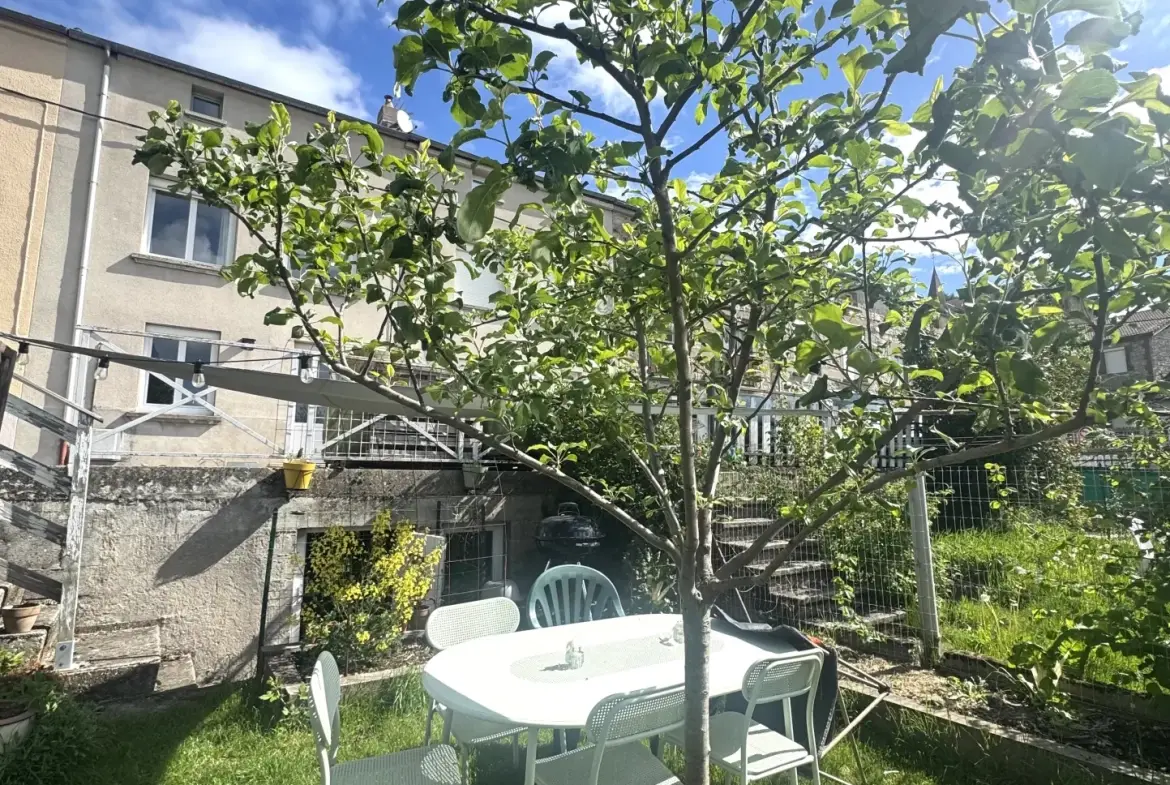 Maison F4 avec jardin et stationnement à Saint-Just-Malmont 
