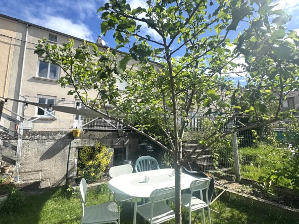 Maison F4 avec jardin et stationnement à Saint-Just-Malmont