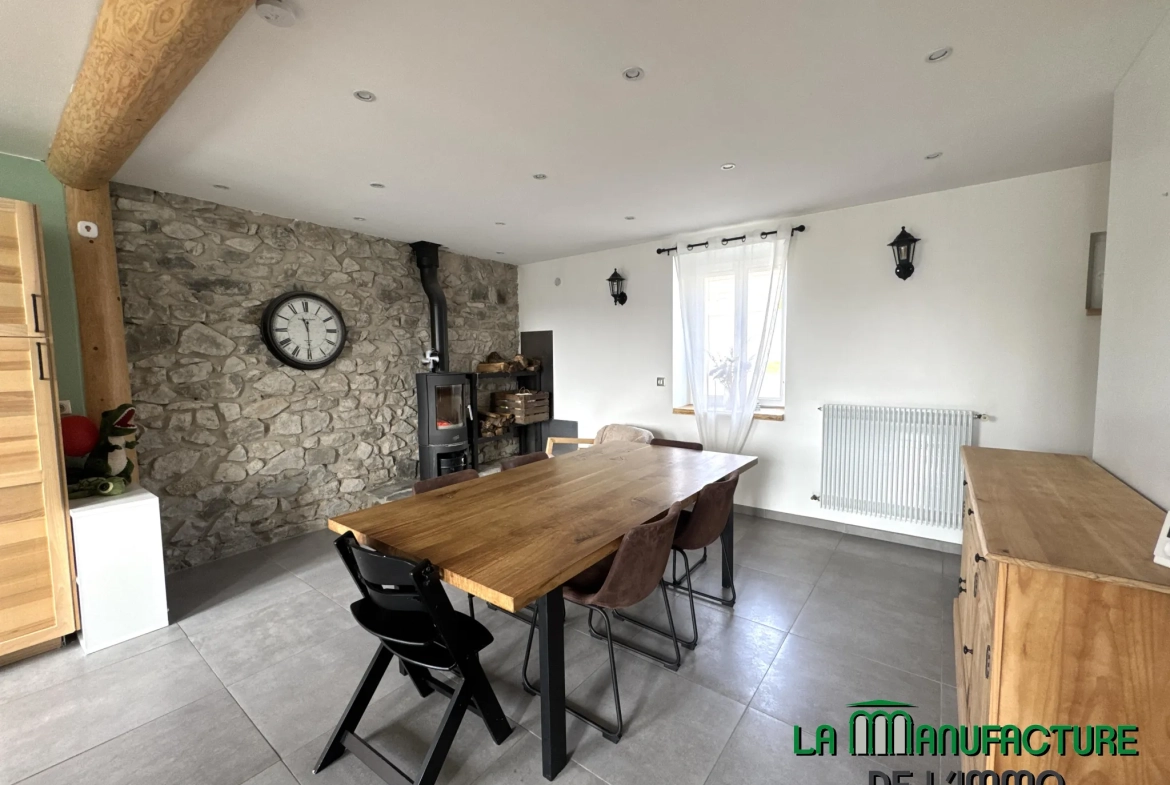 Maison F4 avec jardin et stationnement à Saint-Just-Malmont 